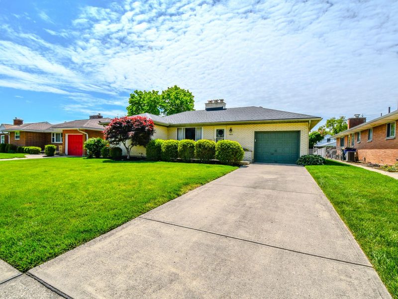 1404 Pinecrest Drive, Dayton, OH 45414 Photo 2