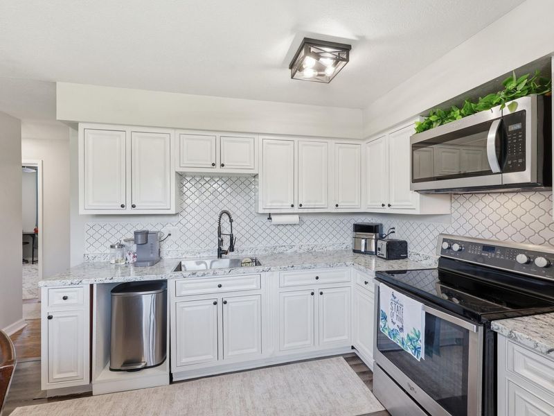 6097 Karl Road , Columbus, OH 43229 Photo 10