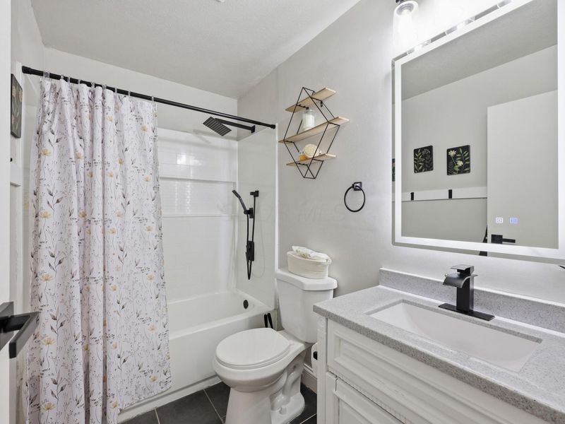 6097 Karl Road , Columbus, OH 43229 Photo 18