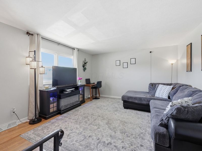 6097 Karl Road , Columbus, OH 43229 Photo 6