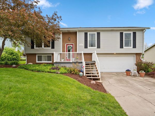 3697 Kingsway Drive , Crown Point, IN 46307
