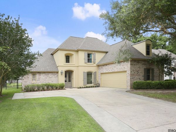 16438 W Lake Dr, Prairieville, LA 70769