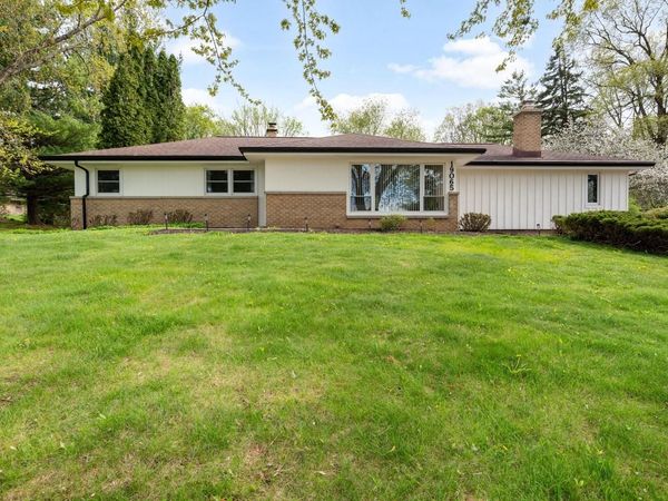 19065 North Hills DRIVE, Brookfield, WI 53045