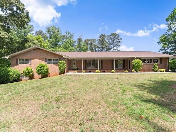 4118 Mountain View Road, Oakwood, GA 30566