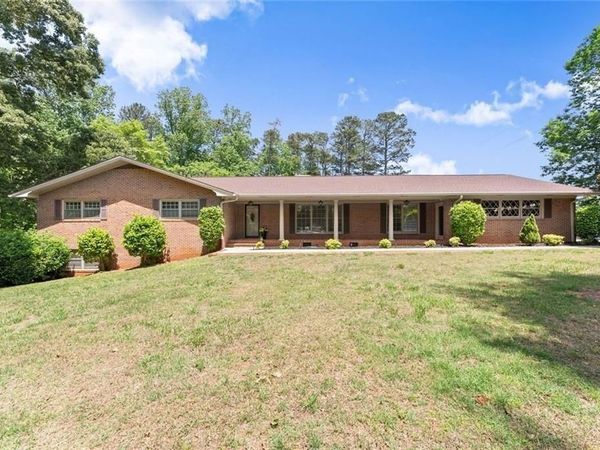 4118 Mountain View Road, Oakwood, GA 30566