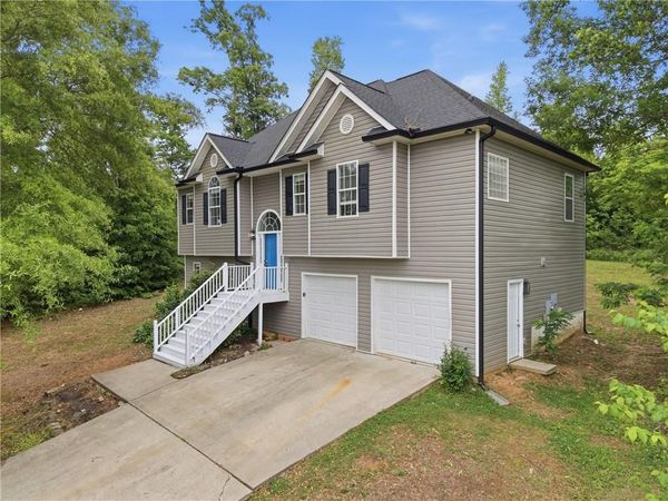 109 Arlington Court , Newnan, GA 30263