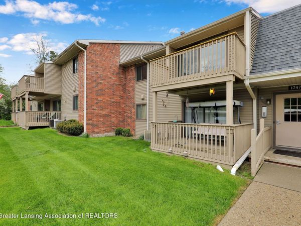 1747 Maple Ridge Road, Haslett, MI 48840