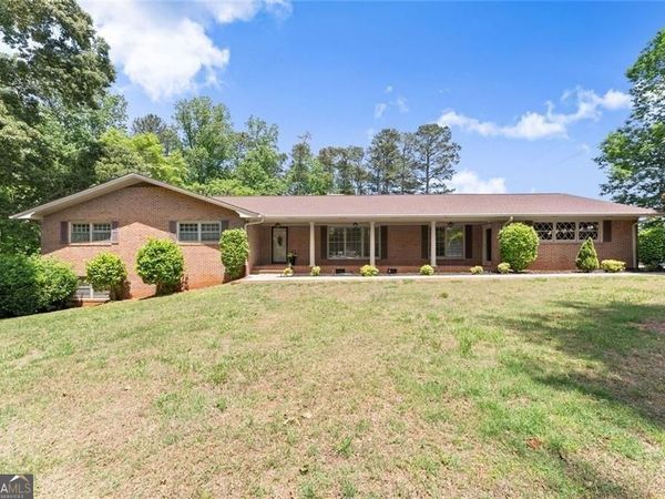 4118 Mountain View Road, Oakwood, GA 30566