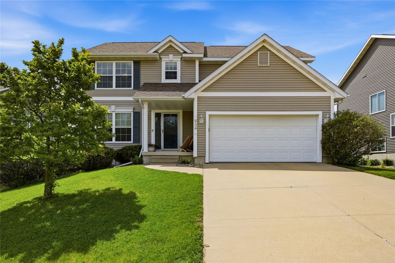 934 Rolling Creek Drive Ne, Cedar Rapids, IA 52402 Main Photo
