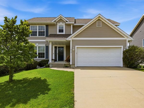 934 Rolling Creek Drive NE, Cedar Rapids, IA 52402