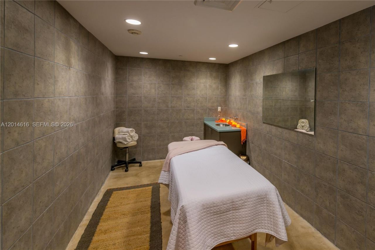 50 S Pointe Dr, Unit 607, Miami Beach, FL 33139 Photo