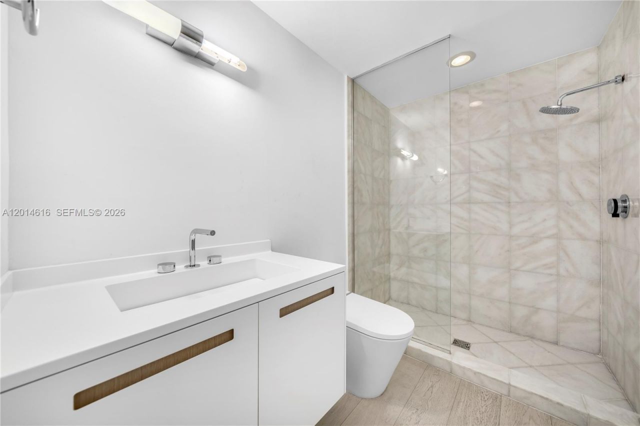 50 S Pointe Dr, Unit 607, Miami Beach, FL 33139 Photo