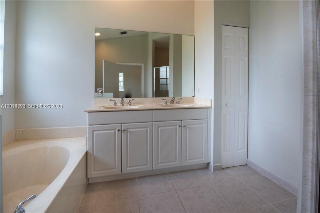 3371 Lakeside Dr , Unit 27, Davie, FL 33328 Photo