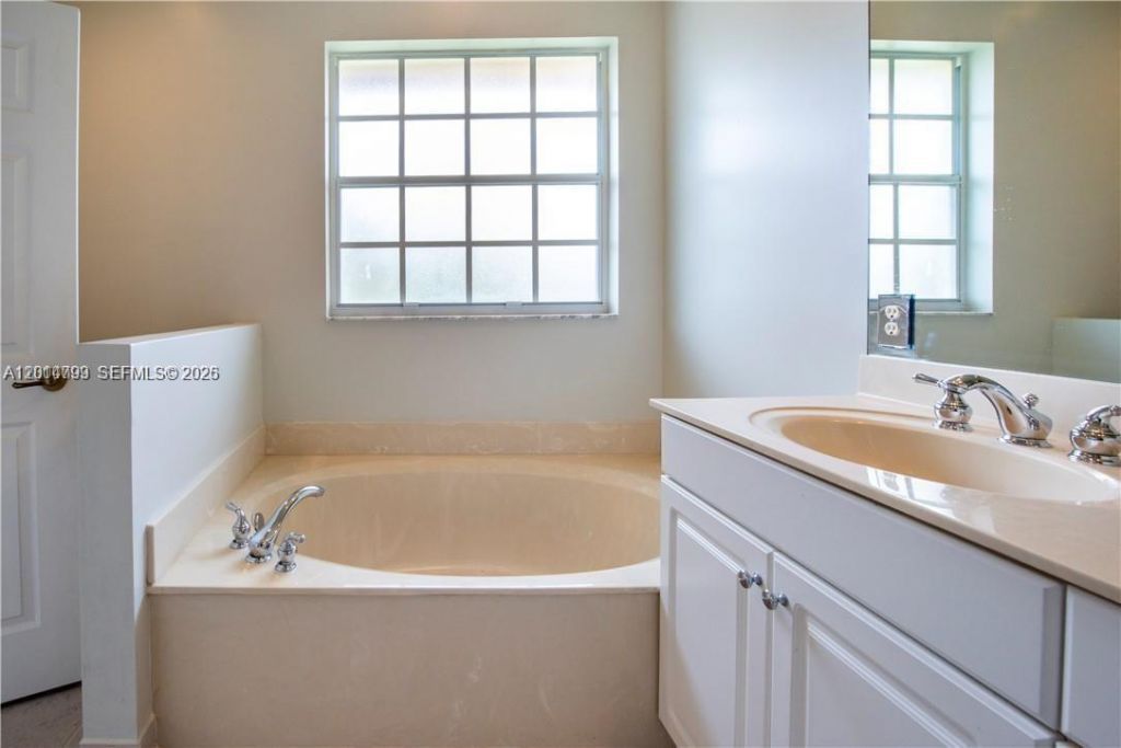 3371 Lakeside Dr , Unit 27, Davie, FL 33328 Photo