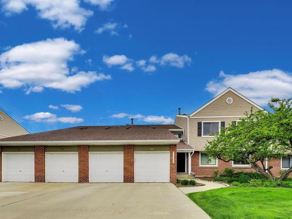 1068 Hidden Lake Drive , Unit 1068, Buffalo Grove, IL 60089