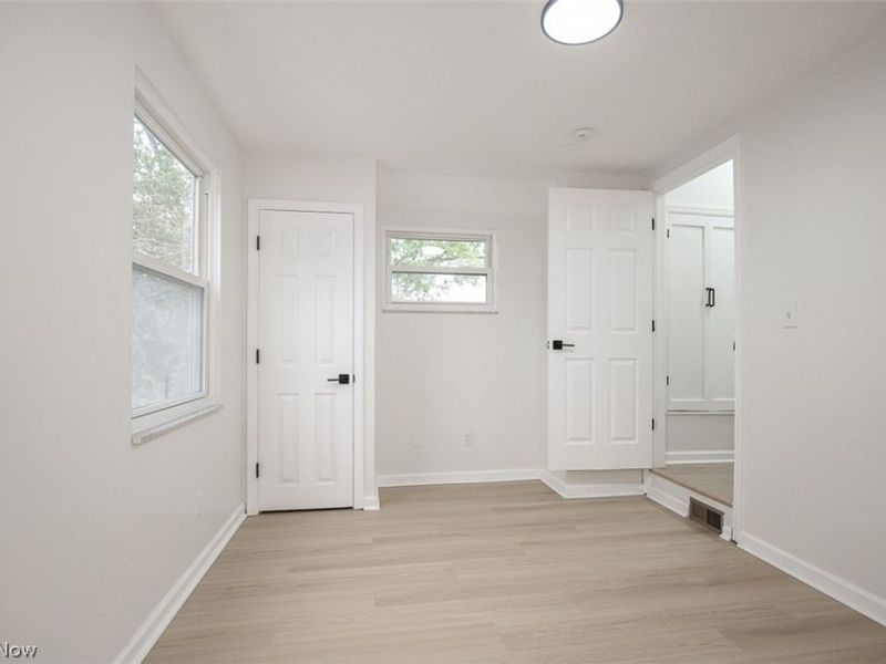 3896 Strandhill Road, Cleveland, OH 44128 Photo 21