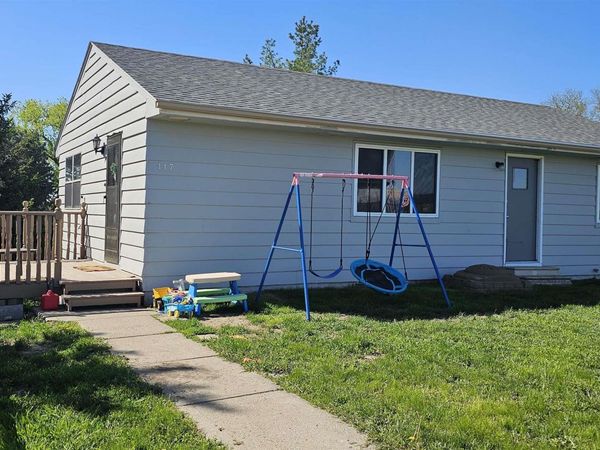 117 NORTHSHORE DR, No. Sioux City, SD 57049