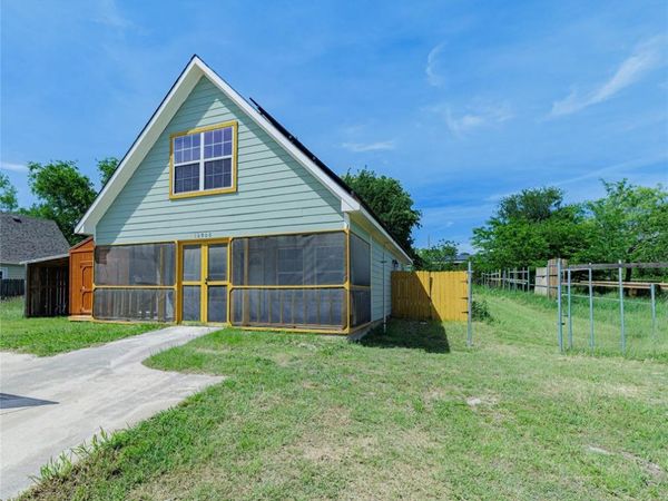 10906 Shady Oaks Drive , Runaway Bay, TX 76426