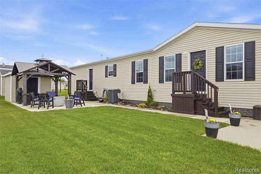 11197 Dogwood Court, Green Oak Township, MI 48178 Main Photo