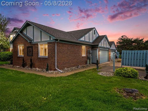15596 Huntcliff Drive, Macomb Twp, MI 48044