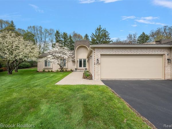 5175 Woodlands Drive, Bloomfield Twp, MI 48302