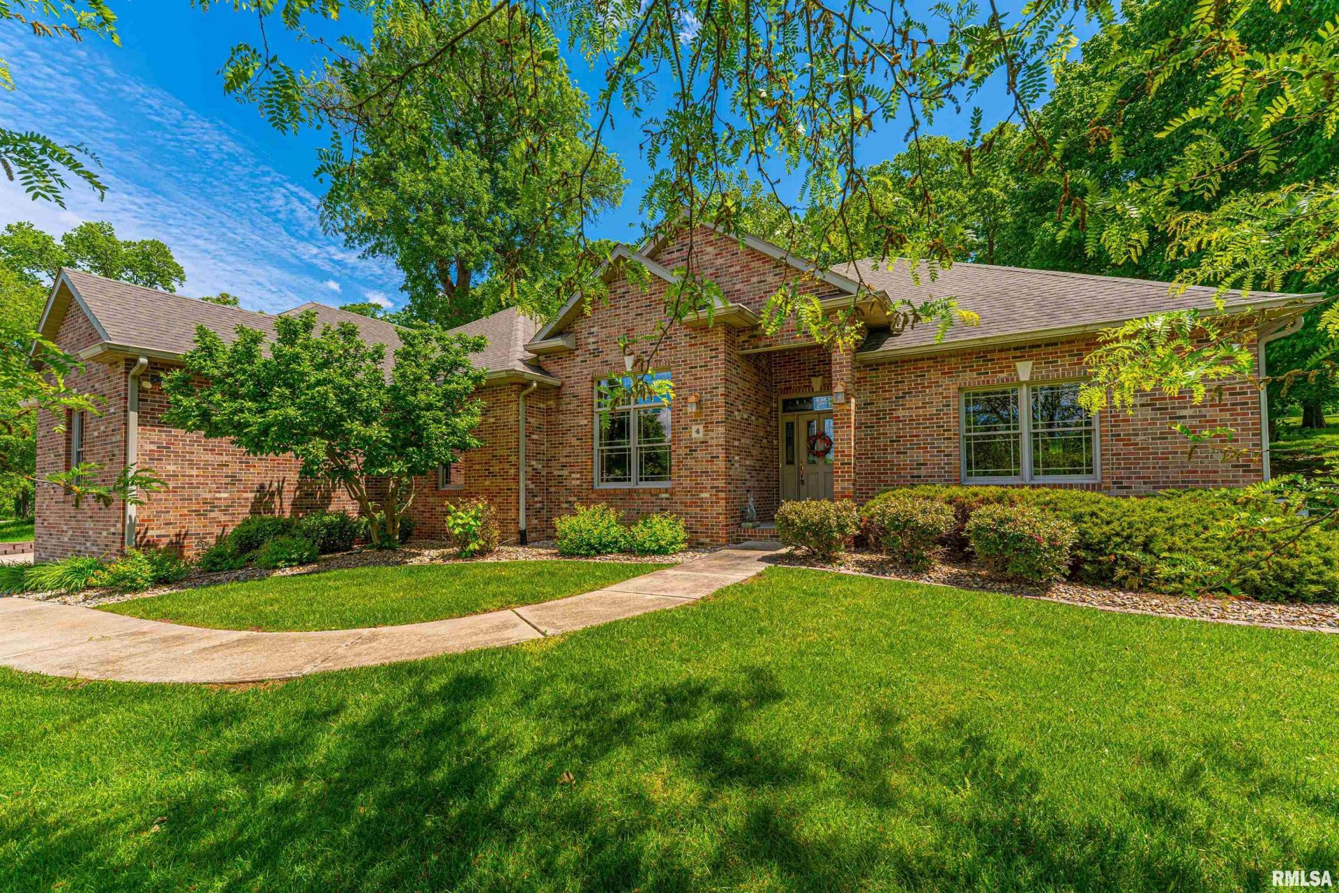 2 Edwards Trace, Elkhart, IL 62634 Main Photo