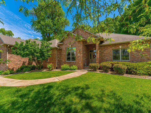 2 Edwards Trace, Elkhart, IL 62634