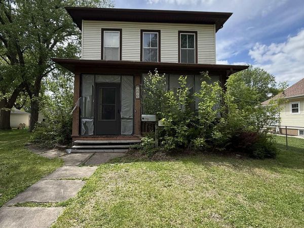 1015 S Starr Avenue, Burlington, IA 52601