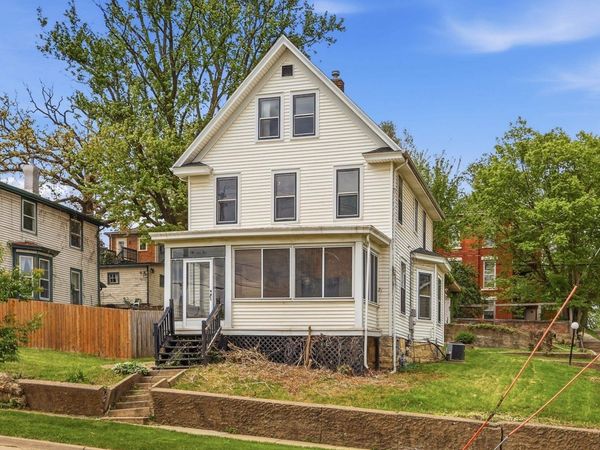 705 W 3rd Street, Dubuque, IA 52001