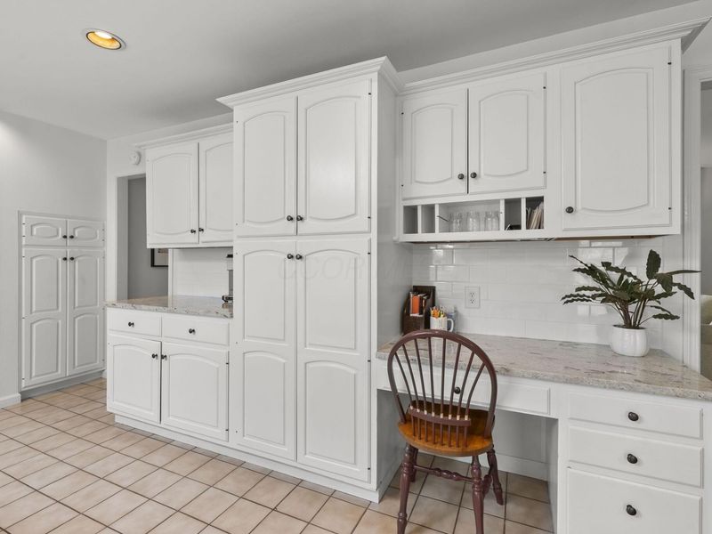 1920 Mccoy Road, Columbus, OH 43220 Photo 11
