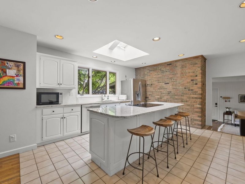 1920 Mccoy Road, Columbus, OH 43220 Photo 9