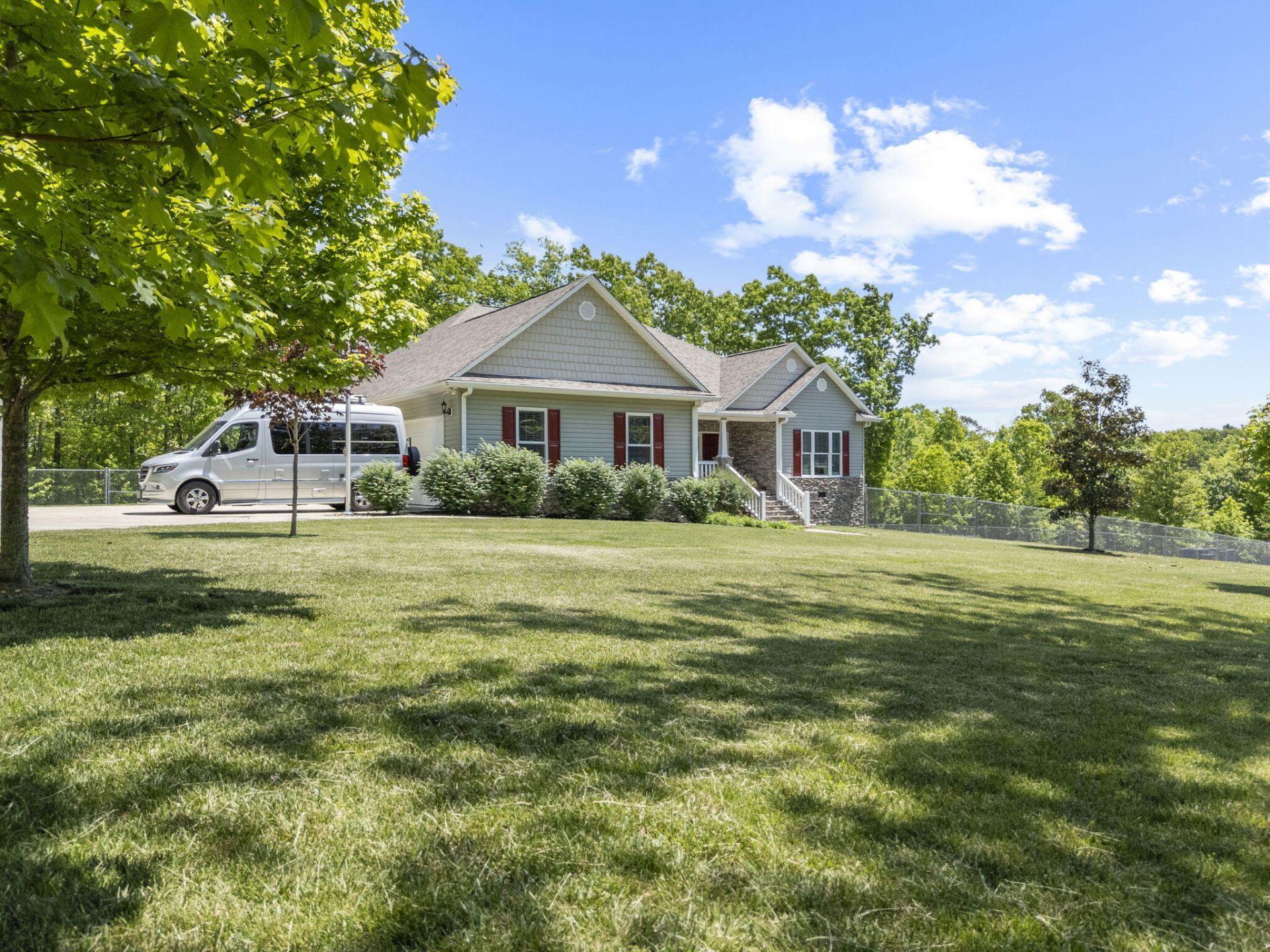 1647 Crowe Circle, Soddy Daisy, TN 37379 Main Photo