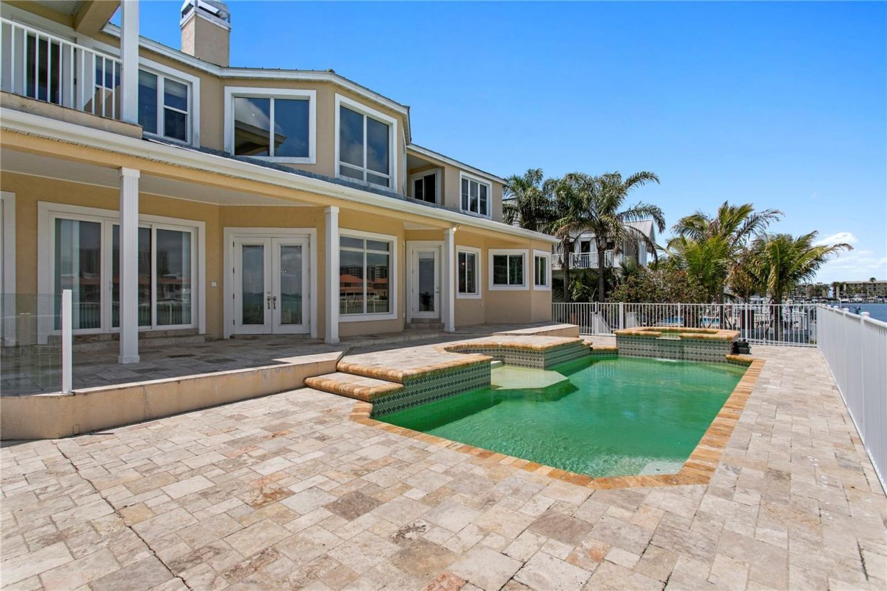 215 Harrison Avenue, Belleair Beach, FL 33786 Photo