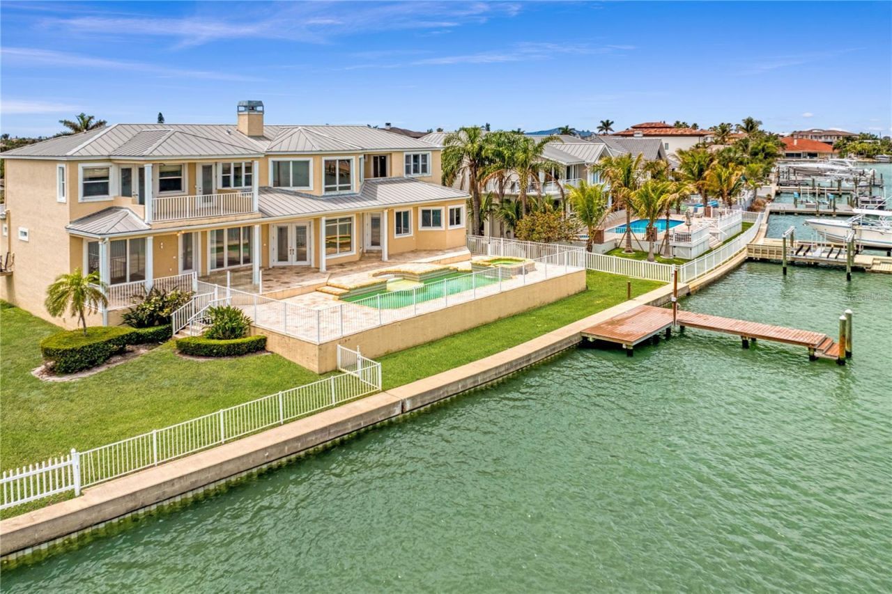 215 Harrison Avenue, Belleair Beach, FL 33786 Photo