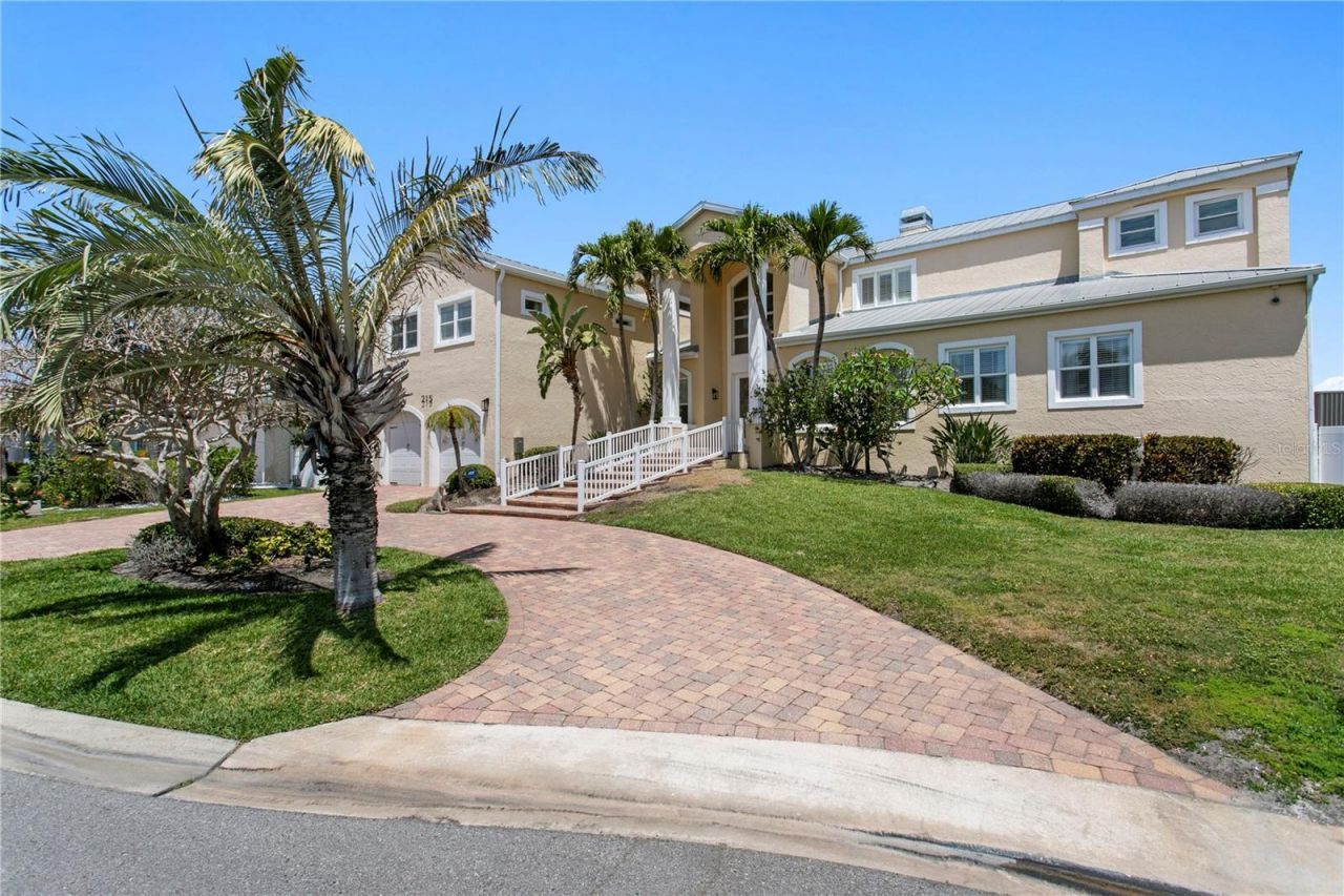 215 Harrison Avenue, Belleair Beach, FL 33786 Photo