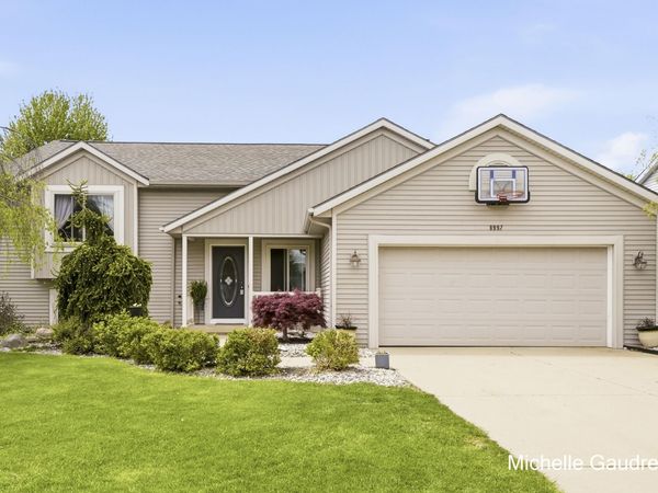 8997 Lenter Drive SE, Caledonia, MI 49316