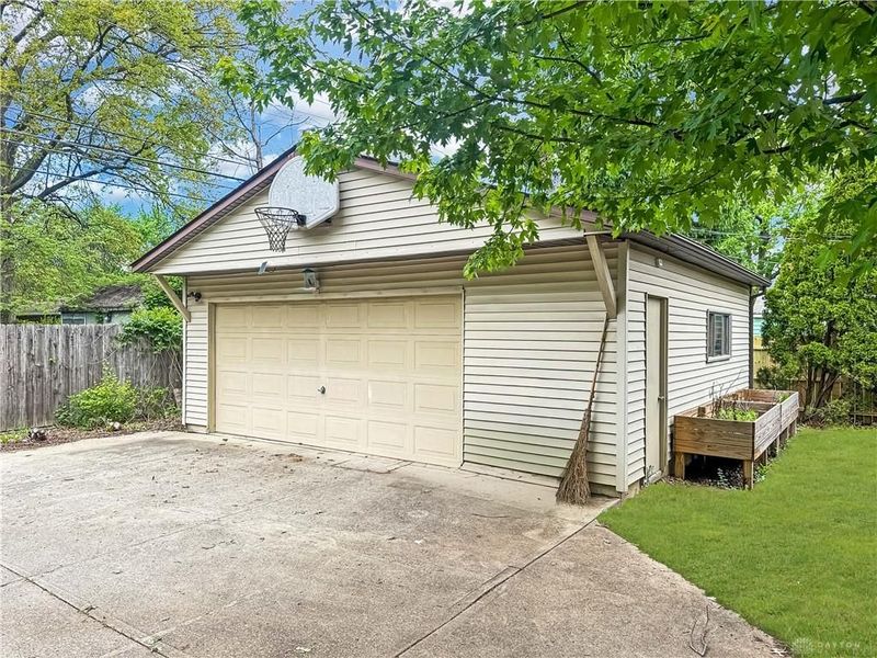 351 Deerfield Road, Columbus, OH 43228 Photo 4