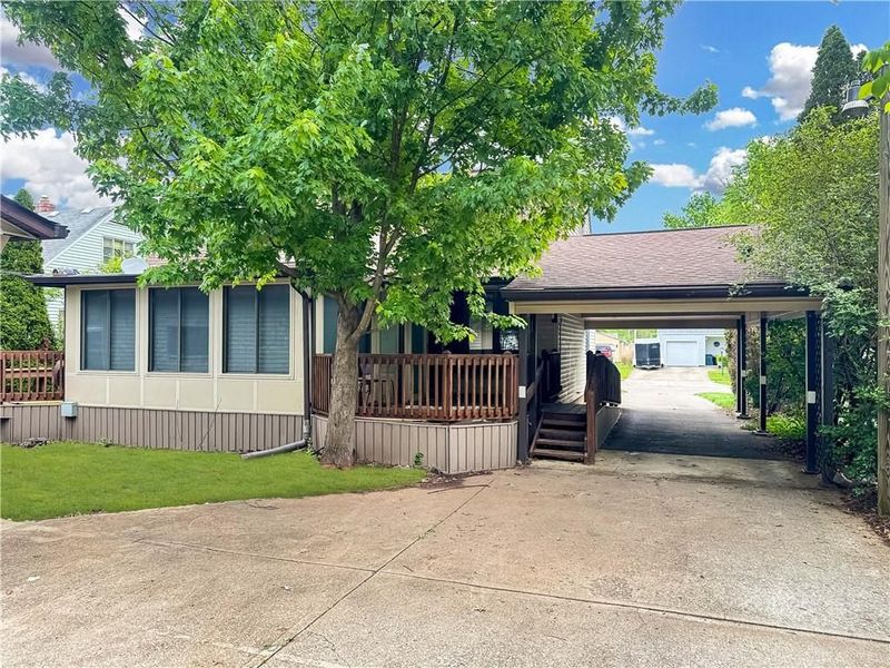 351 Deerfield Road, Columbus, OH 43228 Photo 5