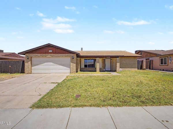 5208 W SHANGRI LA Road, Glendale, AZ 85304