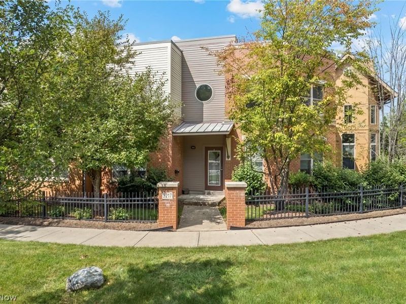 3217 Euclid Heights Boulevard, Cleveland Heights, OH 44118 Photo 2