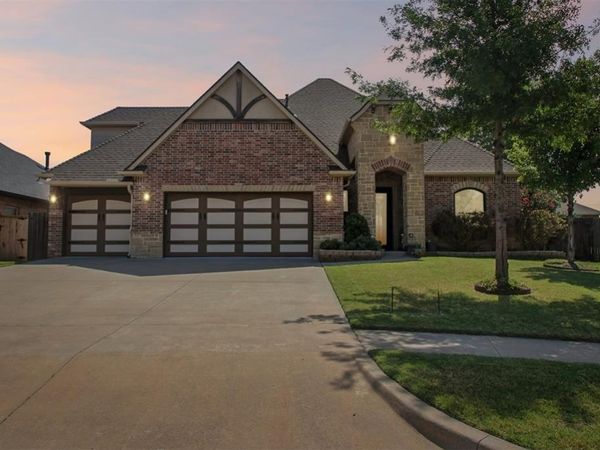 1314 Ladera Circle, Moore, OK 73160