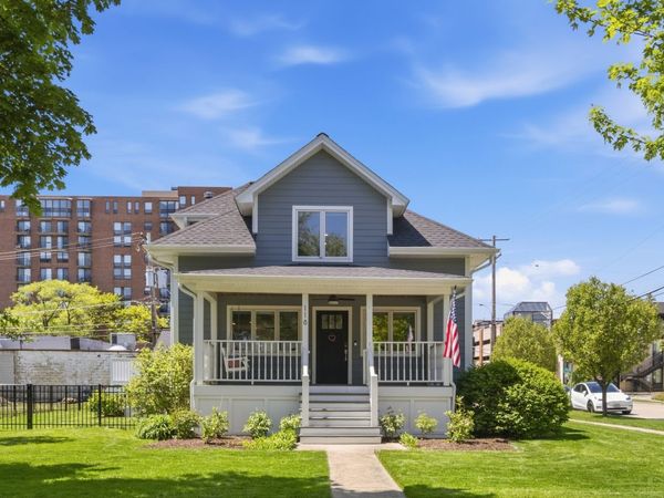 116 N Pine Avenue , Arlington Heights, IL 60004