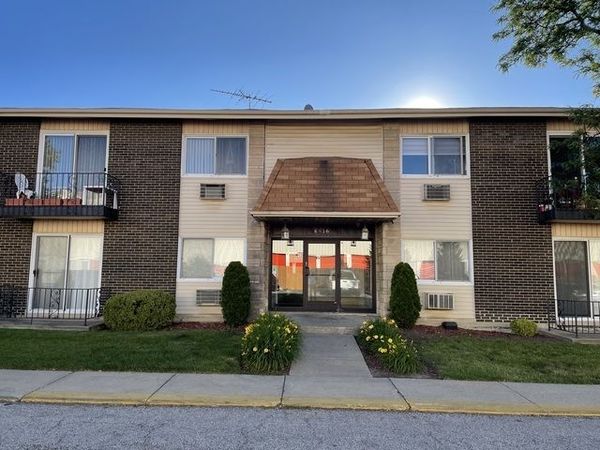 8816 N Western Avenue , Unit 2F, Des Plaines, IL 60016