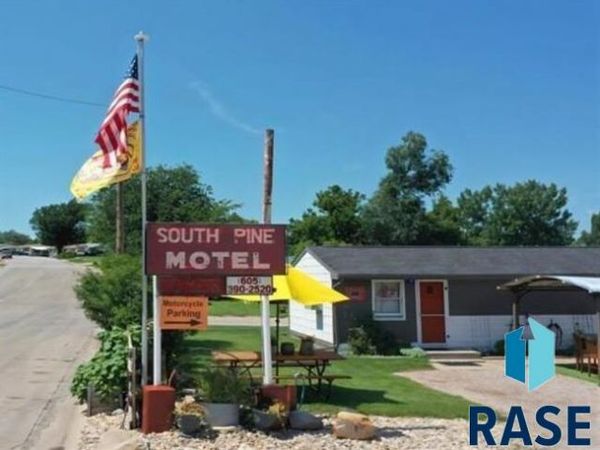1051 Park St, Sturgis, SD 57785