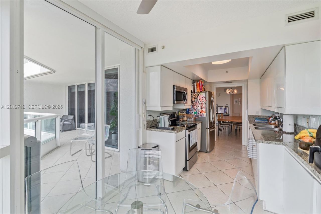 21205 Yacht Club Dr , Unit 805, Aventura, FL 33180 Photo