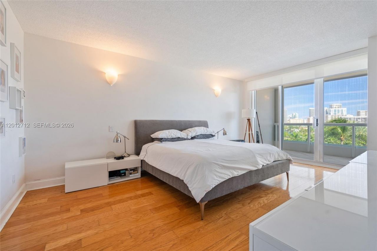 21205 Yacht Club Dr , Unit 805, Aventura, FL 33180 Photo