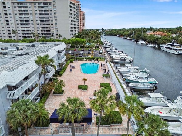 100 Edgewater Dr, Unit 204, Coral Gables, FL 33133