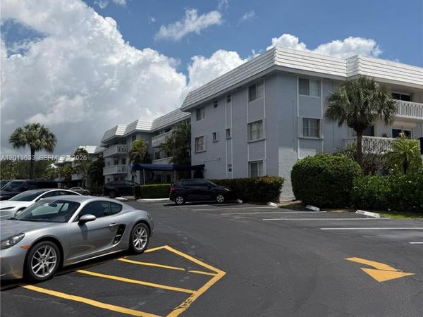 100 Edgewater Dr , Unit 204, Coral Gables, FL 33133