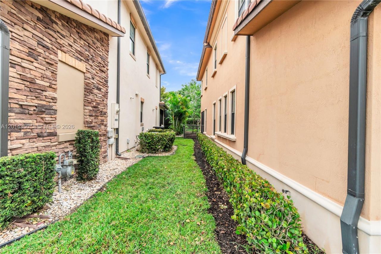 8915 W Watercrest Cir W , Parkland, FL 33076 Photo