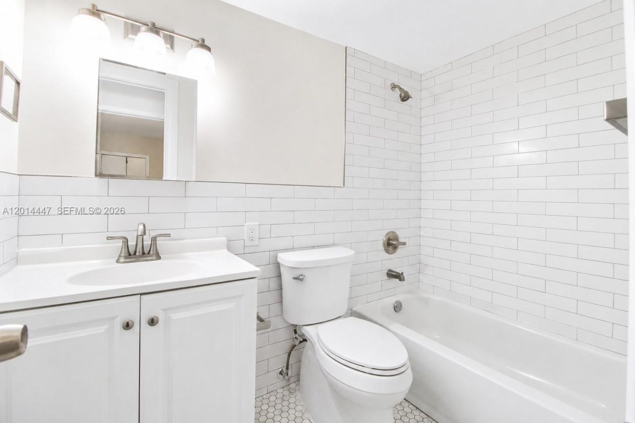 1900 NE 8th Ct, Unit 105, Fort Lauderdale, FL 33304 Photo